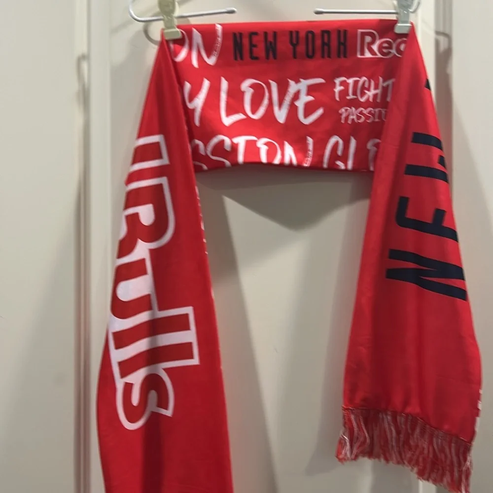 NWOT New York Red Bulls MLS double sided graphic soccer team scarf fringe hem